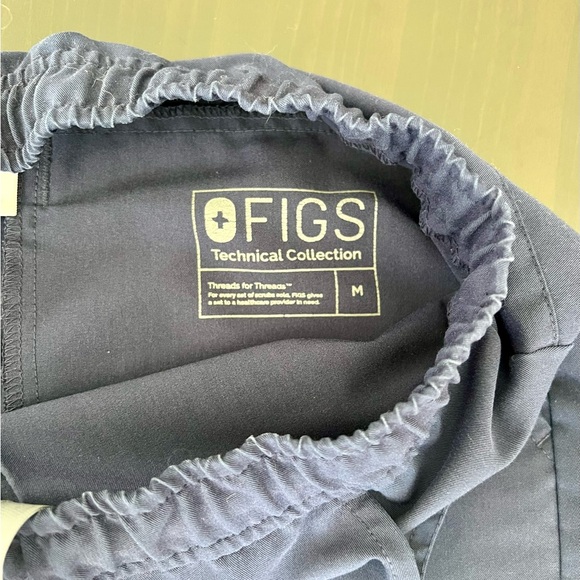 Men’s Medium Figs Navy Jogger scrubs - Picture 3 of 3